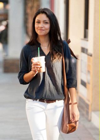 Woman walking street drink purse - a street holding free wallpaper for mobile