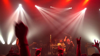 Stage hands up celebration group - biomechanical free wallpaper for desktop