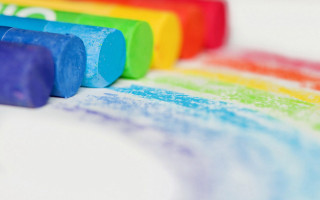 Crayons row table white surface - pastell free wallpaper