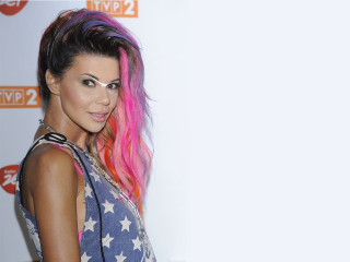 Woman pink hair star print - eva švankmajerová free wallpaper