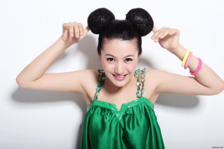 Woman green dress mickey mouse - mesh wire free wallpaper