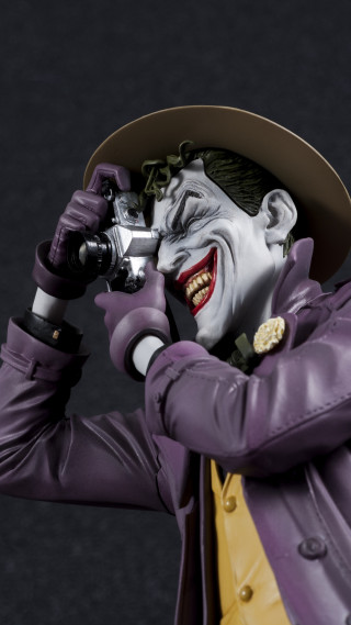 Joker statue man camera hat - free gaming wallpaper for mobile