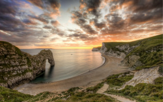 Sunset ocean rock formation beach 5 - a beautiful sunset over the ocean free wallpaper