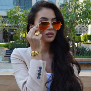 Woman sunglasses white jacket hand - hand free wallpaper