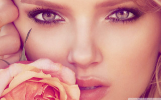 Woman holding flower cutting scissors - a woman holding free wallpaper for desktop