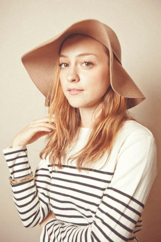 Woman hat striped shirt posing - caroline chariotdayez free wallpaper