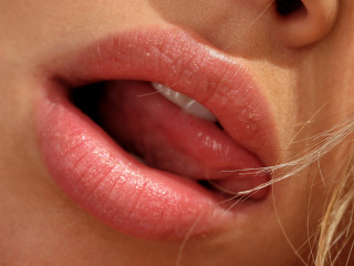 Close up woman lips white - her lip free wallpaper