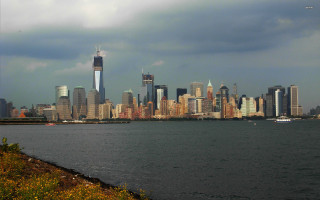 City skyline water cloudy sky 2 - a body of water in front free wallpaper