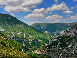 Valley mountain blue sky clouds - a valley free wallpaper