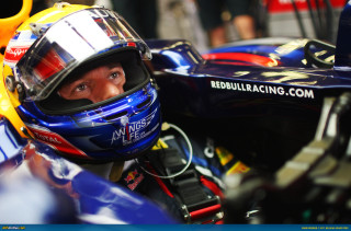 Man racing car helmet yellow - his helmet free wallpaper