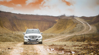 White mercedes benz car image - amir zand free wallpaper for desktop