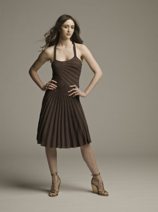 Woman brown dress posing picture 2 - free 3d render wallpaper