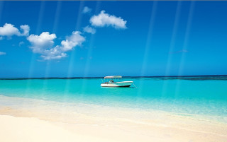 Boat beach ocean blue sky - light ray free wallpaper