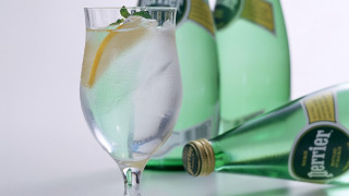 Glass water lemon slice bottle - a glass of water free wallpaper for desktop