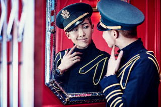 Man uniform mirror reflection looking - a man in a uniform free wallpaper