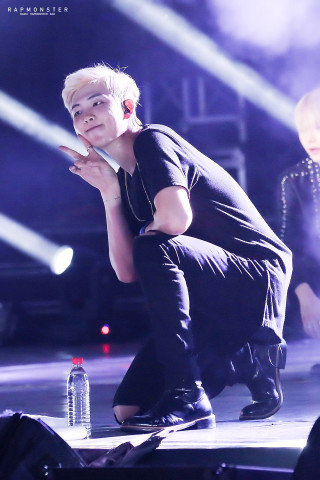 Man kneeling stage microphone water - a stage free wallpaper for mobile