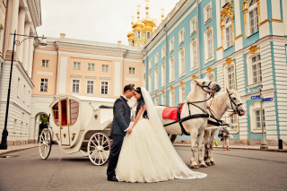 Bride groom horse carriage city - abram arkhipov free wallpaper