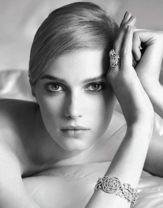 Woman bracelet bed white sheet - her arm free wallpaper for mobile