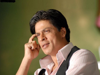 Man vest cellphone microphone talking - handsome free wallpaper