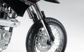 Motorcycle tire spokes black red - free motorcycles wallpaper for desktop