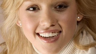 Smiling woman pearl necklace white - a white sweater free wallpaper for desktop