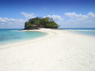 Small island beach ocean sky - free beach wallpaper