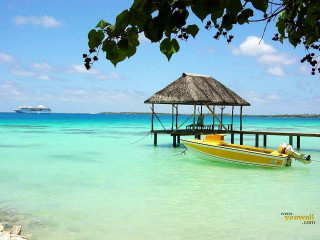 Boat docked pier tropical island - a tropical island free wallpaper