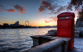 Red phone booth water sunset - a ferris free wallpaper for desktop