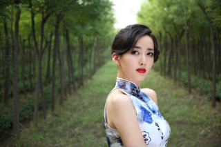 Woman dress forest trees path - chen yifei free wallpaper