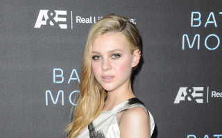 Alice prin blonde dress bat - long blonde hair free wallpaper