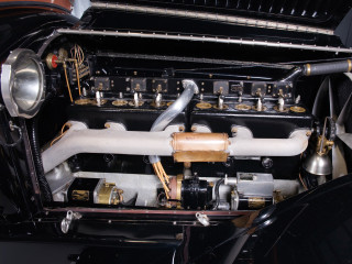 Car engine clock closeup front - free technology wallpaper for desktop