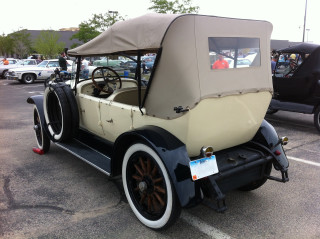 Tan top car parking lot - bessie wheeler free wallpaper