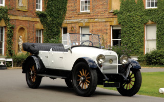 Old fashioned car ivy covered - window free wallpaper