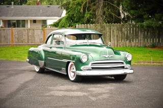 Green car parking lot house - a green car free wallpaper