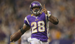 Football player peace sign holding - the peace sign free wallpaper
