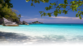 Beach rock formation clear water 6 - clear blue water free wallpaper