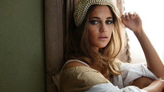 Alice prin pearl headband wall - contemporary free wallpaper for desktop