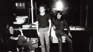 Group people sitting room desk - jimmy nelsson free wallpaper