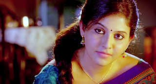 Woman necklace serious look camera - a necklace and a necklace free wallpaper