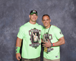 Two men green shirts microphone - a picture together free wallpaper