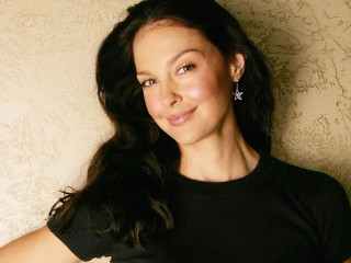 Woman black shirt white wall - amy weber free wallpaper