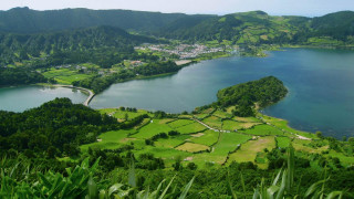 Lake town hilltop valley view - a small town free wallpaper