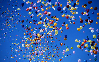 Balloons flying blue sky clouds - the air together free wallpaper