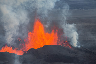 Volcano lava eruption sky clouds - artur grottger free wallpaper