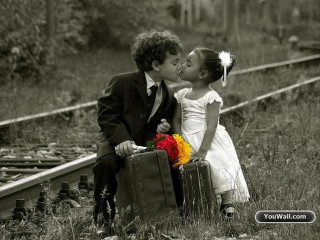 Young boy girl kissing train - anne geddes free wallpaper
