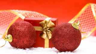 Red ornaments gold bow red - a red box free wallpaper