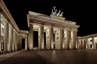 Building columns statues nighttime lights - berlin secession free wallpaper