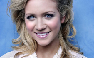 Blonde hair blue eyes smiling - shaded free wallpaper for desktop