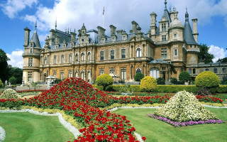 Large building garden flowers front 3 - the front of it free wallpaper