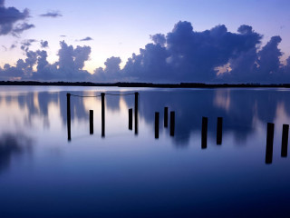 Water poles clouds sky reflection - tranquil free wallpaper for desktop
